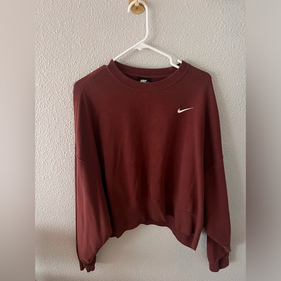 Nike Tops - Nike Crew Size M